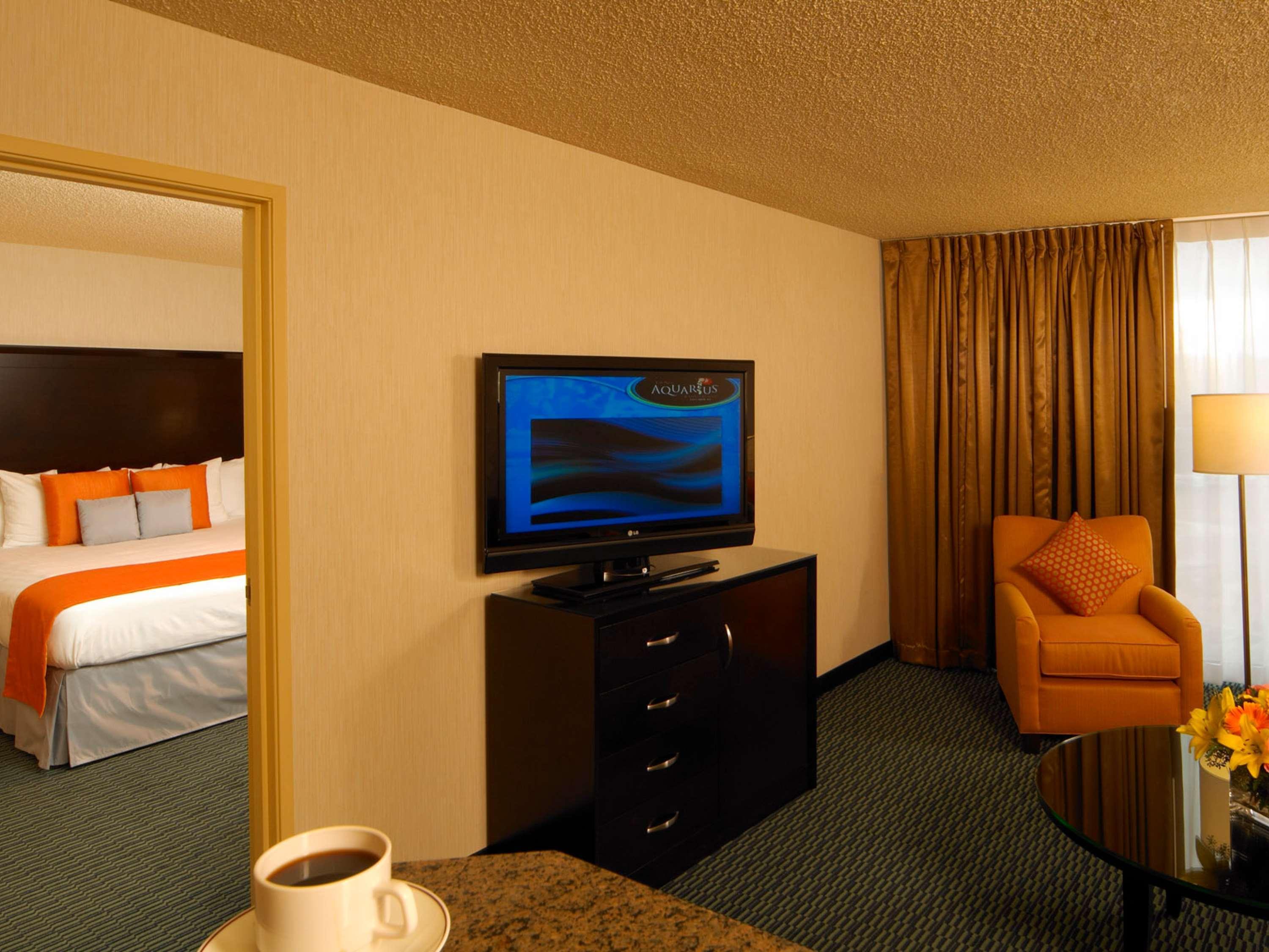 อควาเรียส กาสิโน รีสอร์ต Hotel ลาฟลิน ภายนอก รูปภาพ